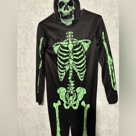 Glow  in the dark skeleton - Picture 3 of 3